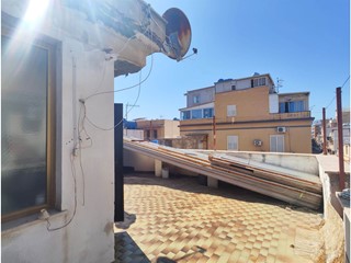 Trilocale in Vendita a Palermo, 90'000€, 83 m²