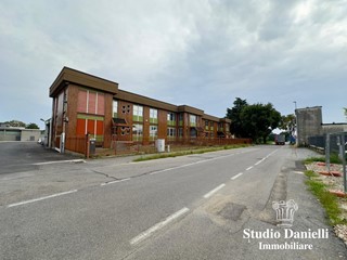 Ufficio in Affitto a Carate Brianza, 4'600&euro;, 688 m²