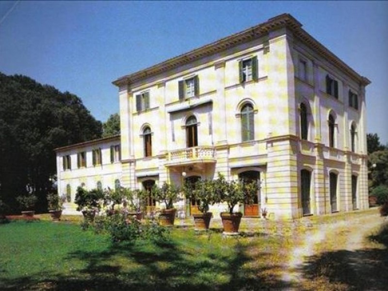 Trilocale in Vendita a Siena, 1200 m²