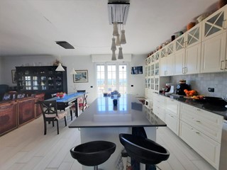 Attico in Vendita a Cascina, 250'000€, 105 m², con Box