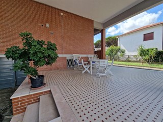 Casa Semi Indipendente in Vendita a Crespina Lorenzana, zona Cenaia, 269'000€, 180 m², con Box