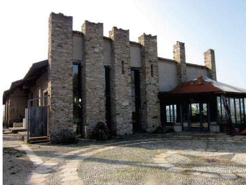 Immobile commerciale in Vendita a Borgo Priolo, 1'587'000€, 2140 m²