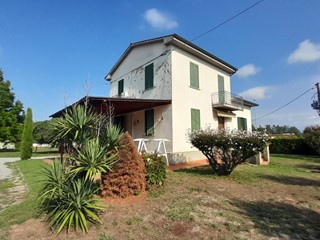 Casa Indipendente in Vendita a Castelfranco di Sotto, zona Orentano, 385'000€, 250 m²