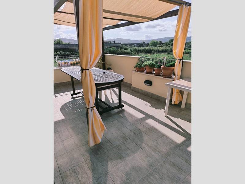 Trilocale in Vendita a Livorno, 300'000€, 90 m², con Box