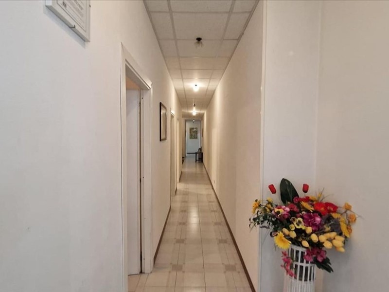 Immobile commerciale in Vendita a Siena, 150'000€, 145 m²