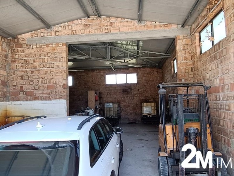 Capannone in Vendita a Vecchiano, 140'000€, 180 m²