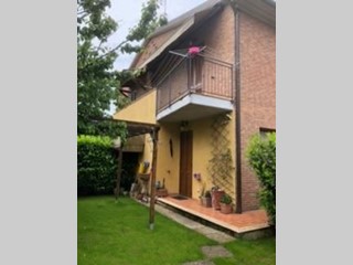 Villa in Vendita a Sinalunga, 260'000€, 153 m², arredato, con Box