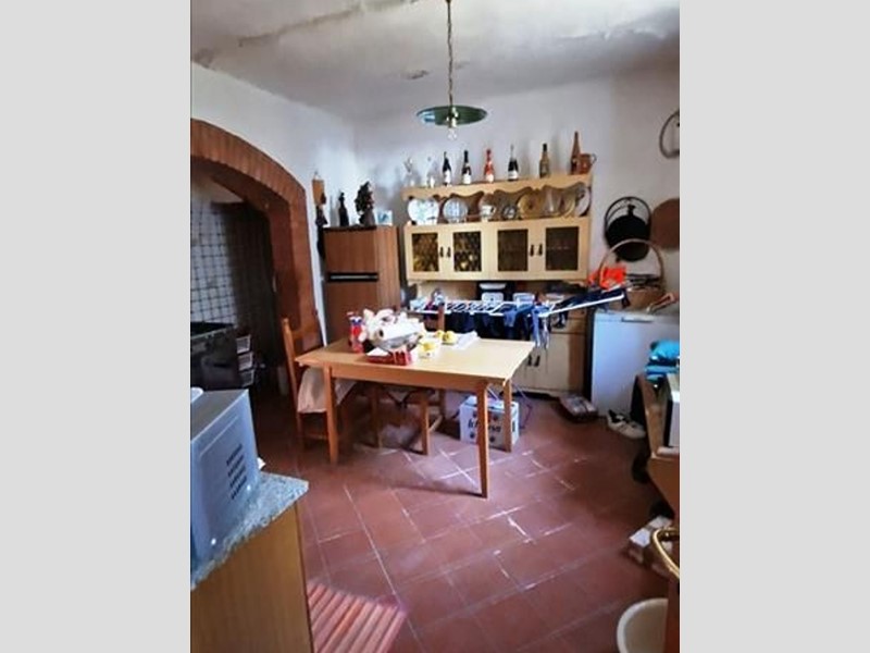 Trilocale in Vendita a Asciano, 130'000€, 160 m², con Box