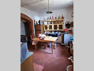 Trilocale in Vendita a Asciano, 130'000€, 160 m², con Box