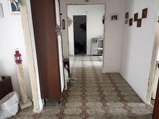 Appartamento in Vendita a Carrara, 95'000€, 88 m²