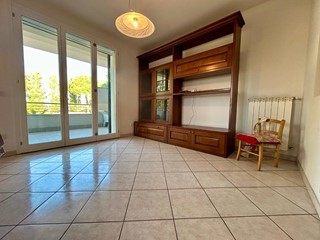 Trilocale in Vendita a Empoli, zona Osteria Bianca, 215'000€, 65 m², arredato, con Box