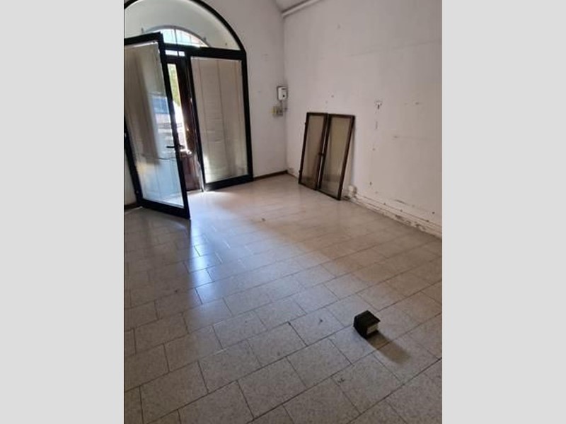 Immobile commerciale in Vendita a Siena, 100'000€, 60 m²