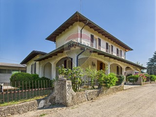 Rustico in Vendita a Santa Maria della Versa, 550'000€, 1300 m²