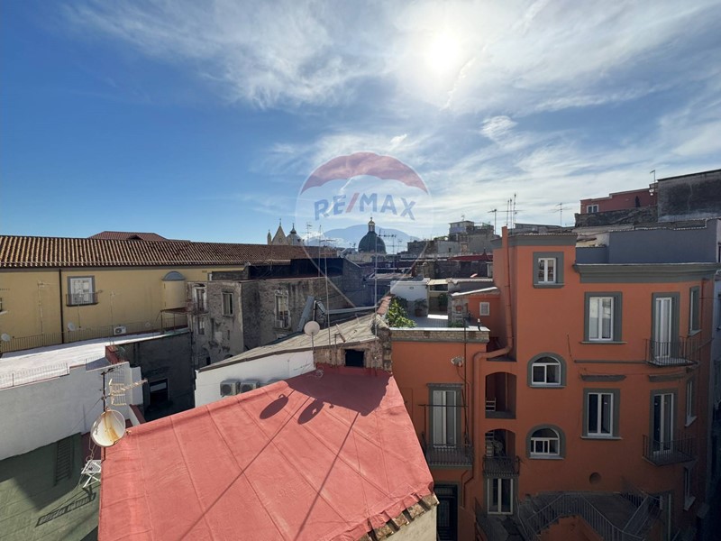 Trilocale in Vendita a Napoli, 450'000€, 200 m²