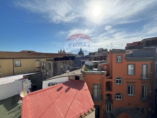 Trilocale in Vendita a Napoli, 450'000€, 200 m²