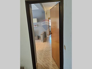 Appartamento in Vendita a Aci Catena, 135'000€, 100 m²