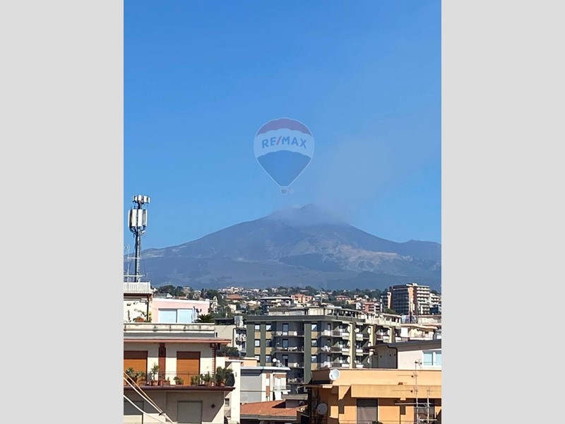 Monolocale in Vendita a Catania, 52'000&euro;, 103 m²