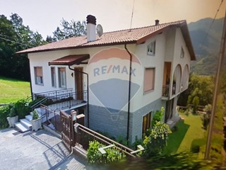 Casa Semi Indipendente in Vendita a Endine Gaiano, 160'000€, 200 m²