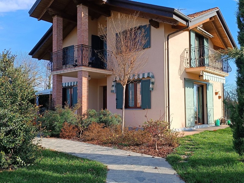 Villa in Vendita a Barbania, 350'000€, 313 m²