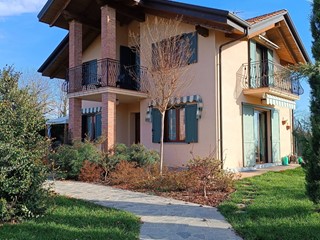 Villa in Vendita a Barbania, 350'000€, 313 m²