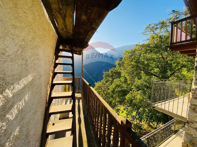 Casa Indipendente in Vendita a Lillianes, 58'000&euro;, 100 m²