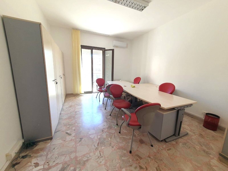 Ufficio in Affitto a Siracusa, 600€, 108 m²