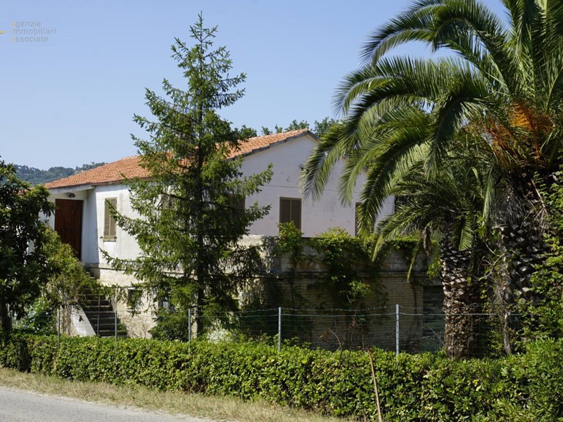 Rustico in Vendita a Ripatransone, 135'000€, 267 m²