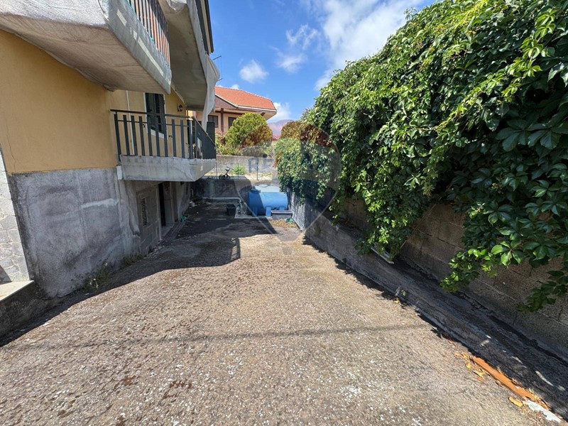 Immobile commerciale in Affitto a Mascalucia, 350€, 125 m²