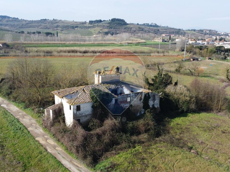 Rustico in Vendita a Empoli, 200'000€, 925 m²