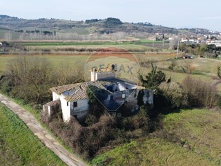 Rustico in Vendita a Empoli, 200'000€, 925 m²