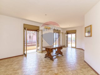 Appartamento in Vendita a Aci Castello, 148'000€, 137 m²