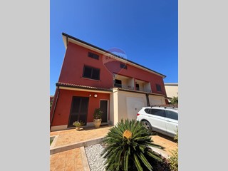 Casa Semi Indipendente in Vendita a Augusta, 275'000€, 169 m²