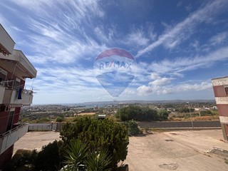 Appartamento in Vendita a Augusta, 90'000€, 139 m²
