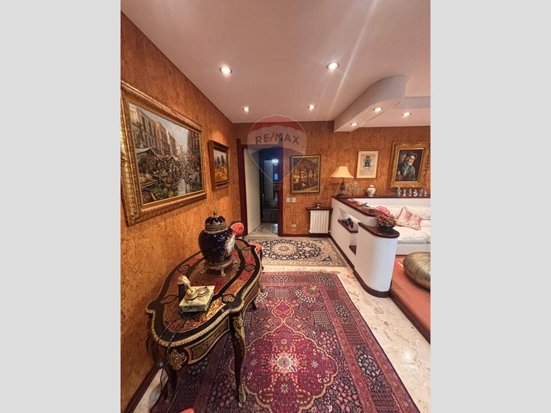 Appartamento in Vendita a Augusta, 160'000€, 290 m², con Box