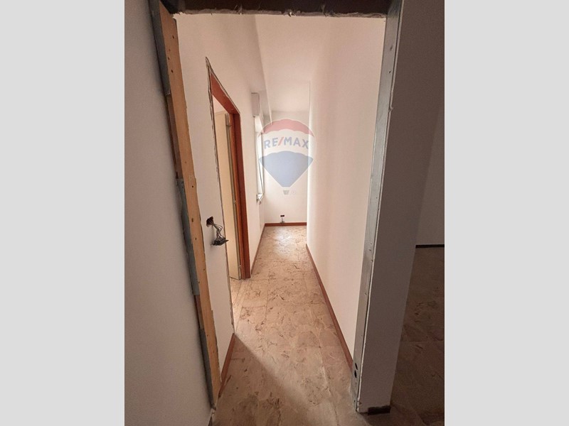 Appartamento in Vendita a Augusta, 140'000€, 240 m², con Box