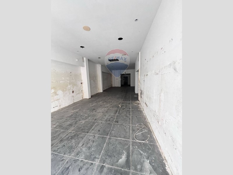 Immobile commerciale in Vendita a Augusta, 135'000€, 160 m²