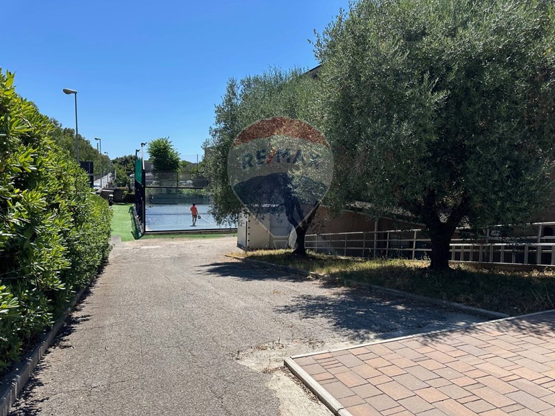 Immobile commerciale in Vendita a Piombino, 830'000&euro;, 2000 m²