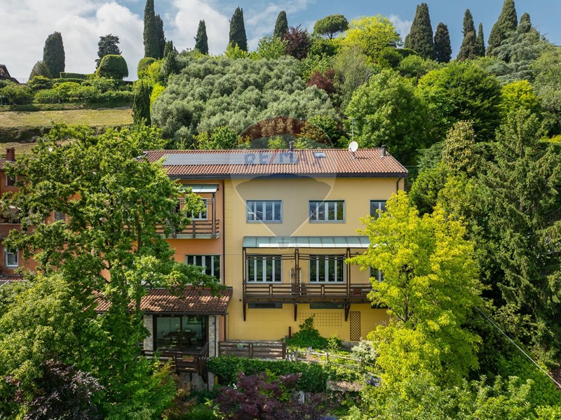Appartamento in Vendita a Bergamo, 663 m²