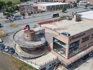 Negozio in Vendita a Cavernago, 2860 m²