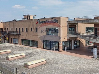 Immobile commerciale in Vendita a Cavernago, 2860 m²