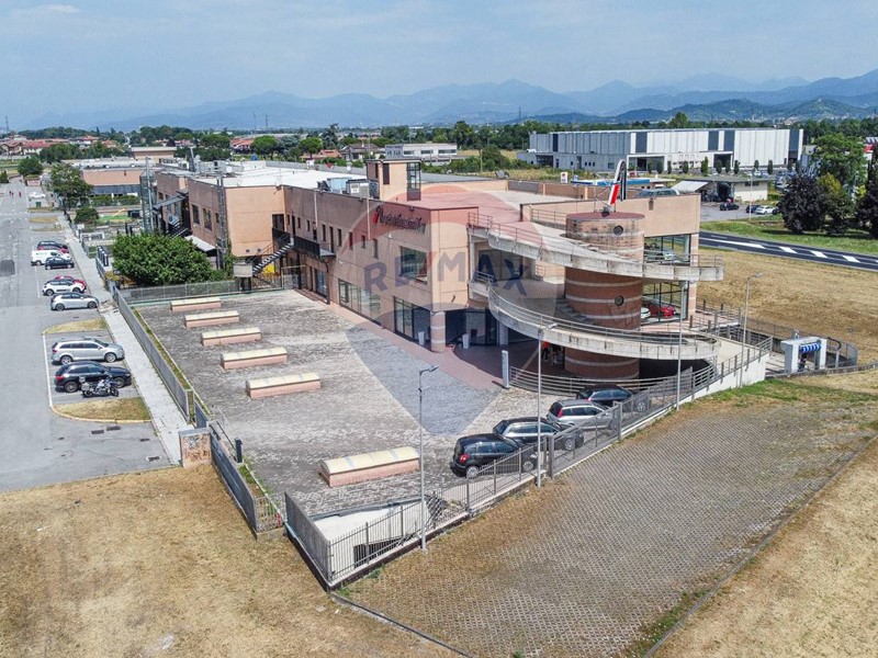 Immobile commerciale in Vendita a Cavernago, 2860 m²