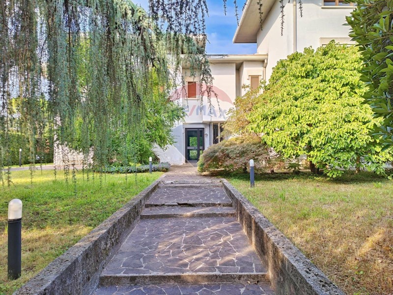 Villa in Vendita a Costabissara, 348'000€, 330 m²