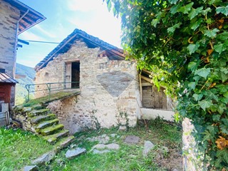 Casa Indipendente in Vendita a Fontainemore, 20'000€, 90 m²
