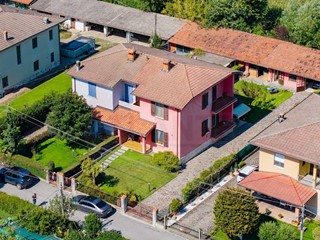 Villa in Vendita a Brandico, 236'000€, 280 m²