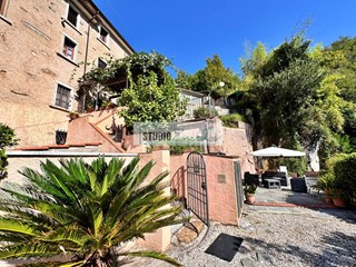 Casa Semi Indipendente in Vendita a Pietrasanta, 450'000€, 200 m²