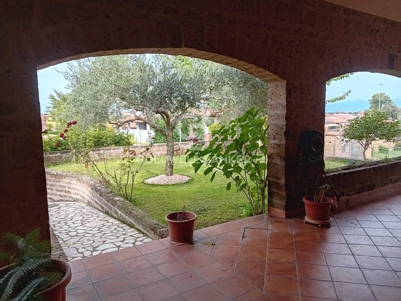 Villa in Vendita a Fabrica di Roma, 270'000€, 190 m²