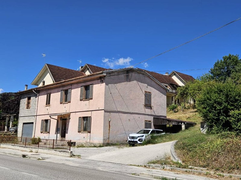 Casa Semi Indipendente in Vendita a L'Aquila, 78'000&euro;, 160 m²