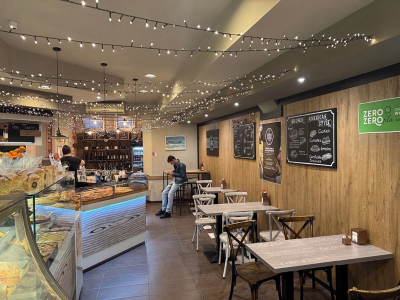 Attività commerciale in Vendita a Terni, 160'000€, 240 m²