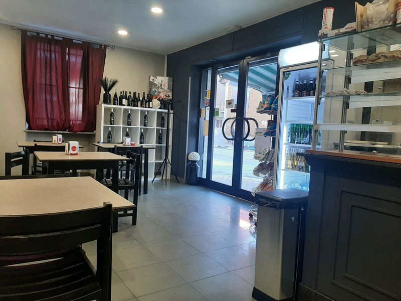 Attività commerciale in Vendita a Nichelino, 120 m²