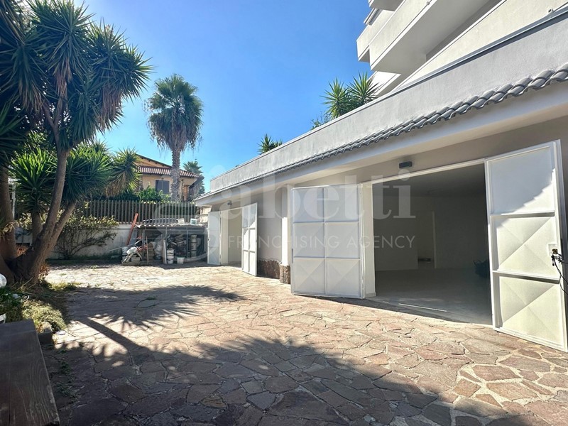 Ufficio in Affitto a Marano di Napoli, 700€, 140 m²